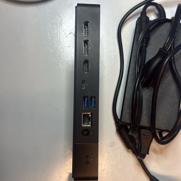 Dell USB Hub (Docking Station) with Compact Design and Multiple Ports. EA041 - Picture 4 of 4